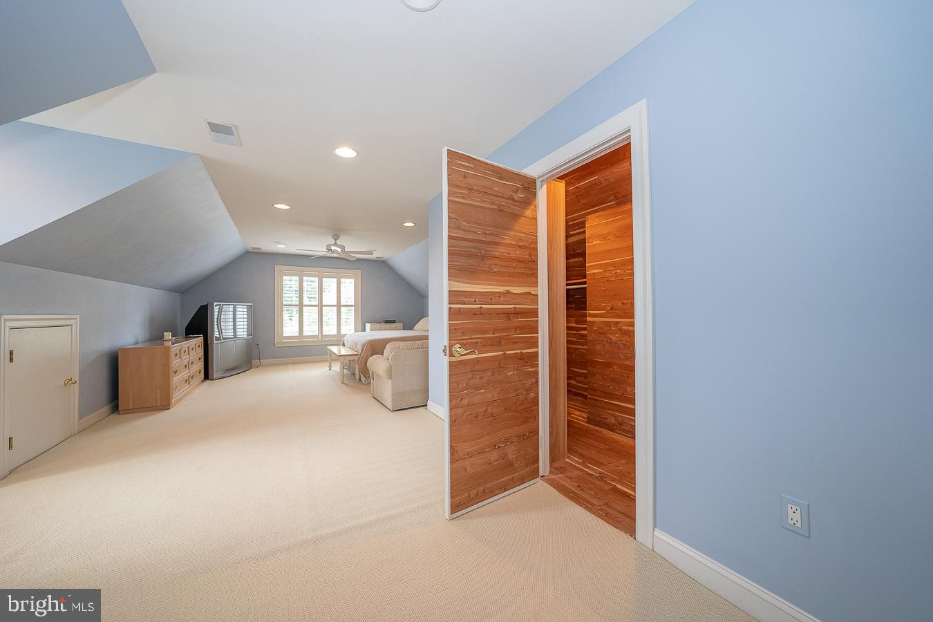 48 Sherman Dr