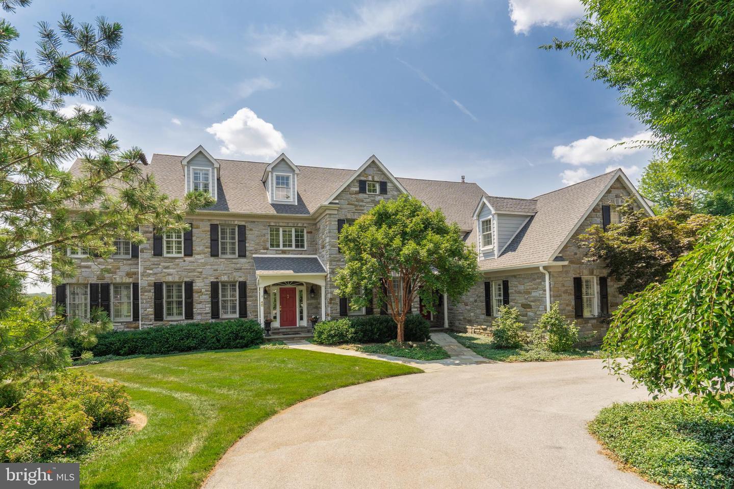 48 Sherman Dr