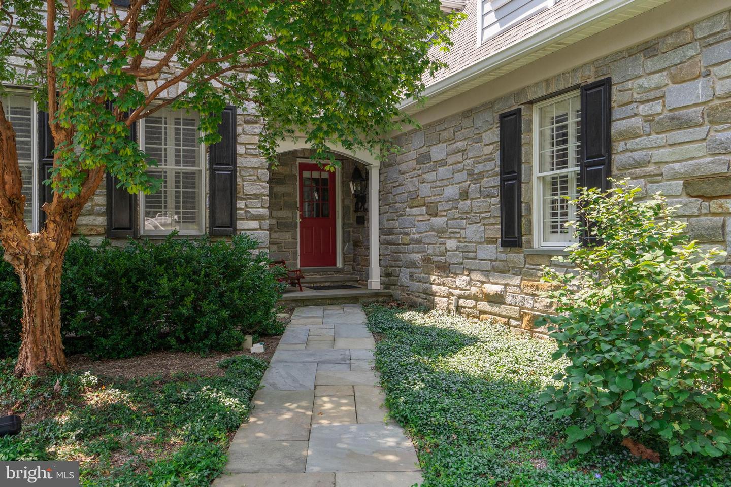 48 Sherman Dr