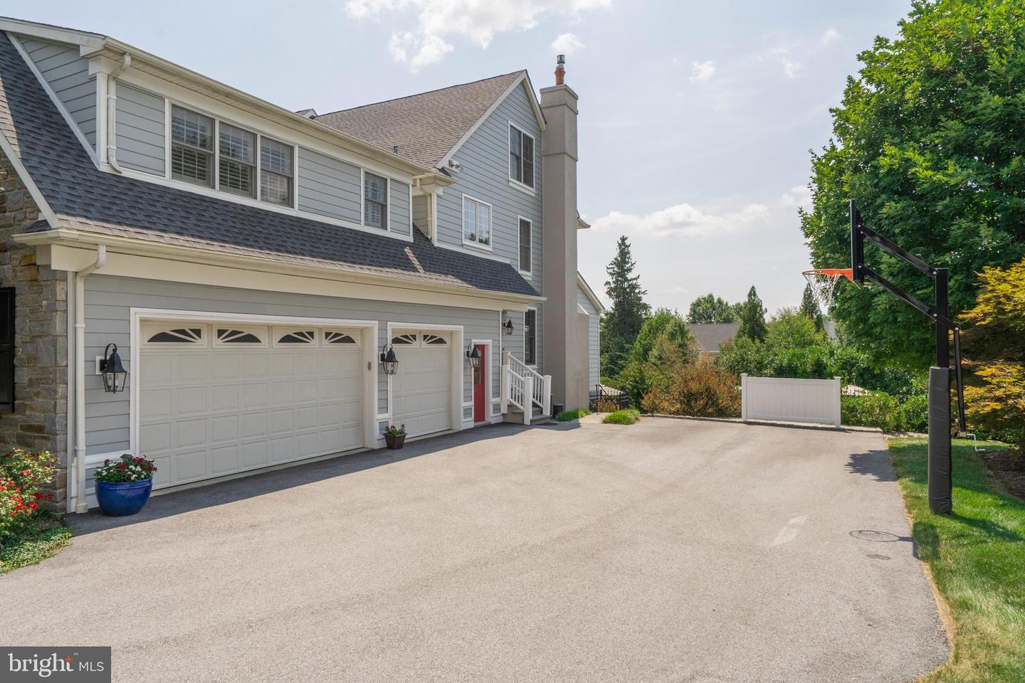 48 Sherman Dr