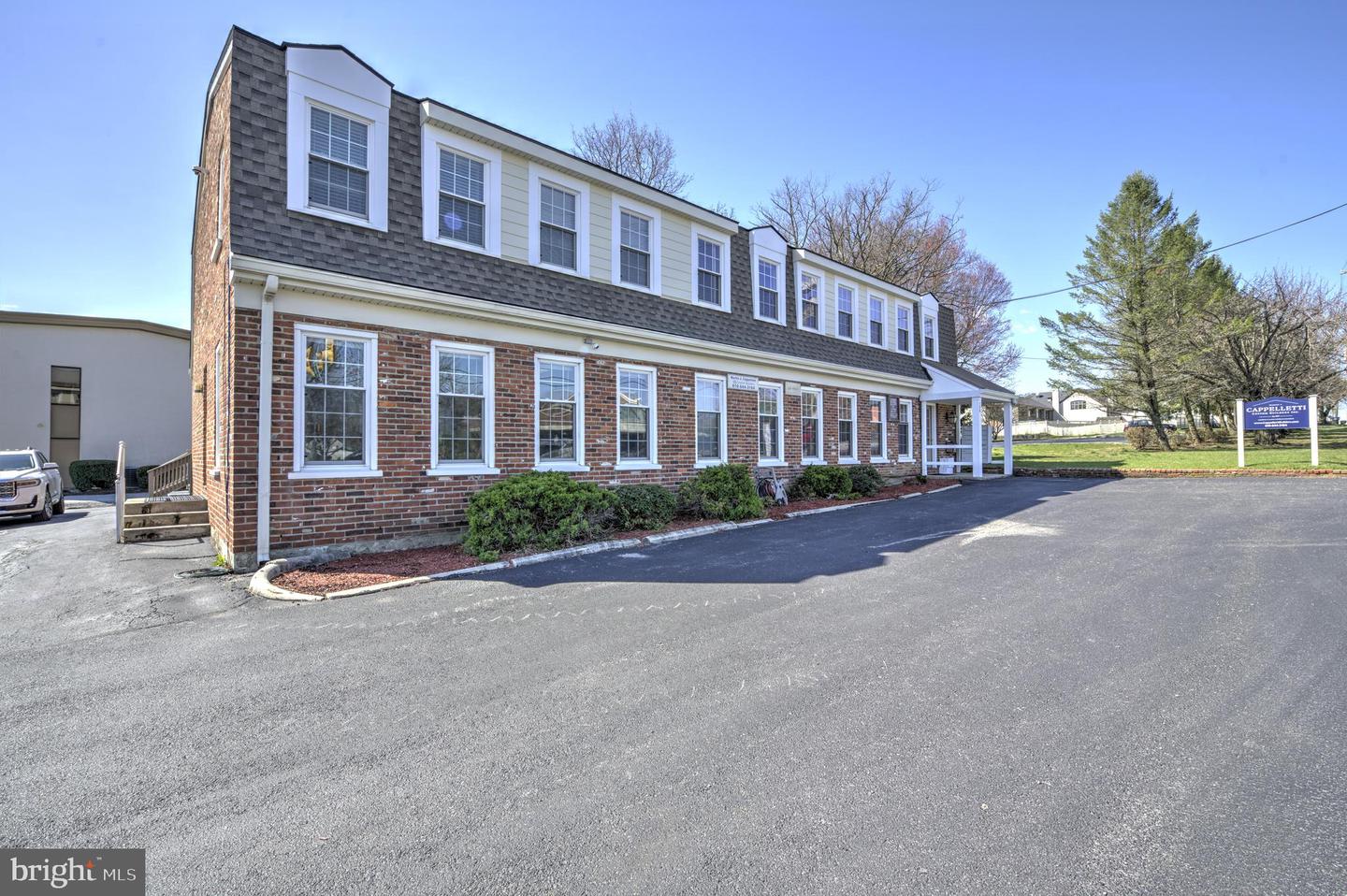 136 W Lancaster Ave