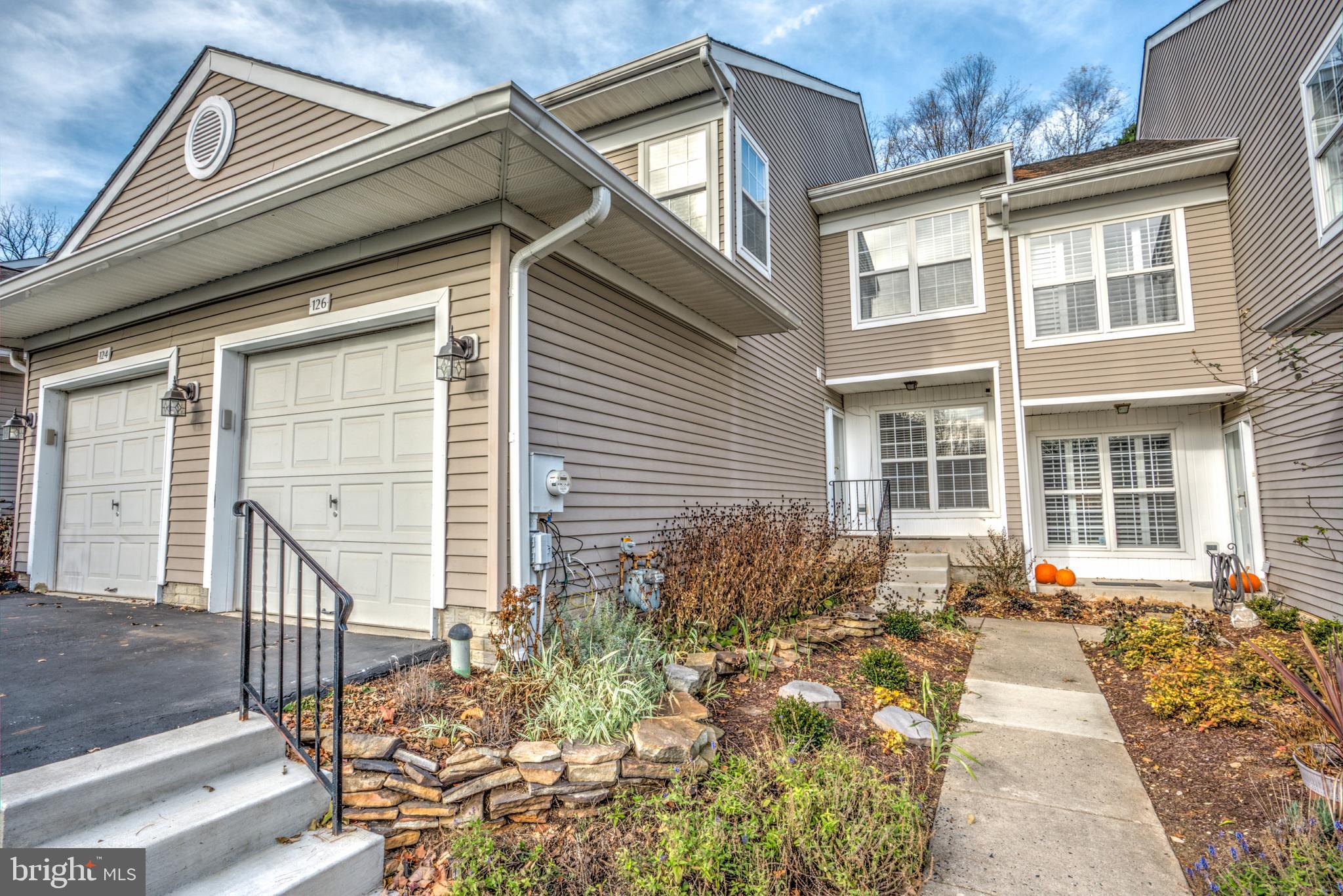 126 Huntingdon Ct #1804