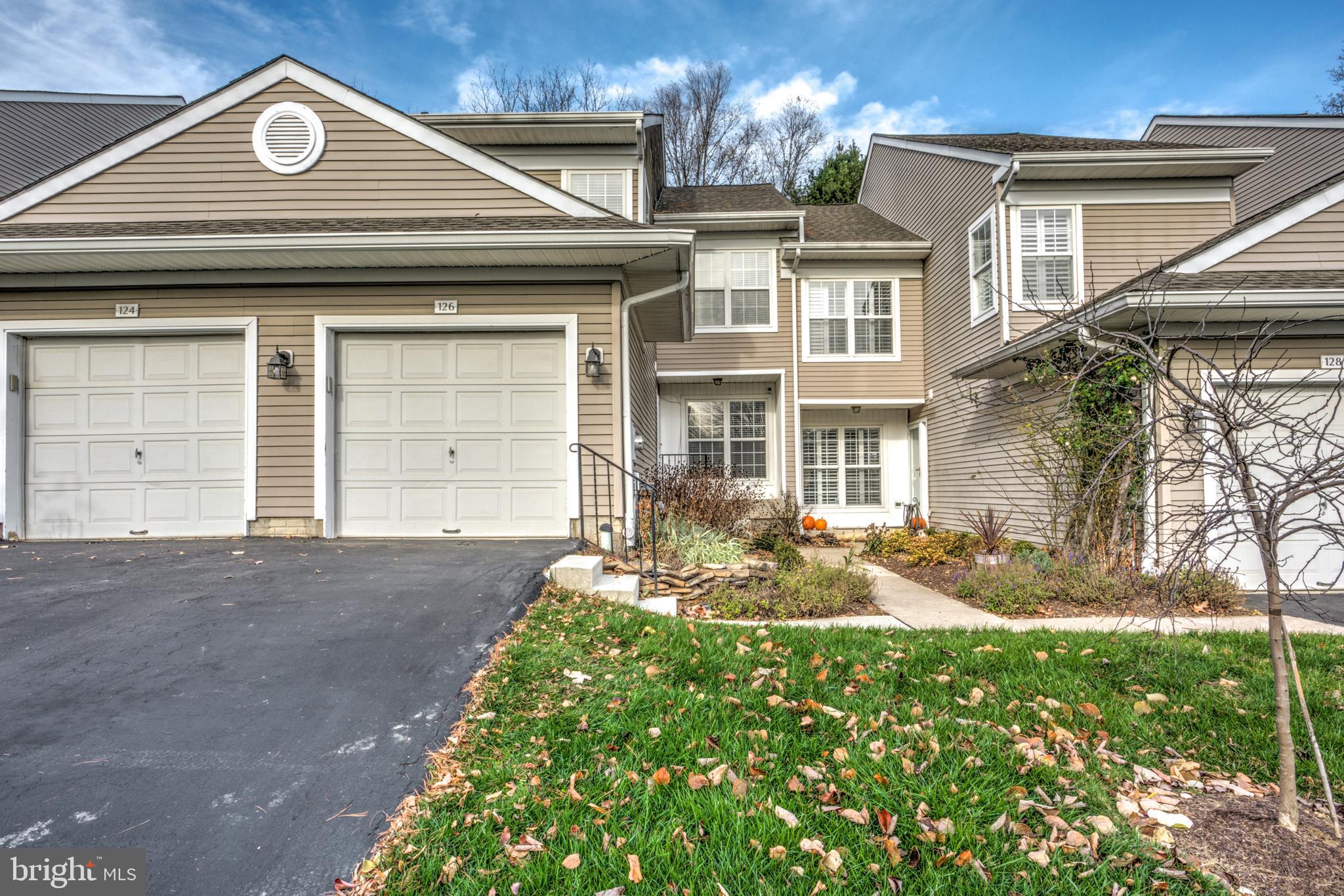 126 Huntingdon Ct #1804