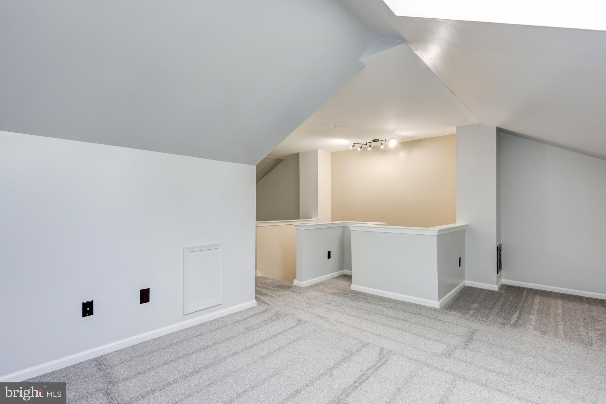 126 Huntingdon Ct #1804
