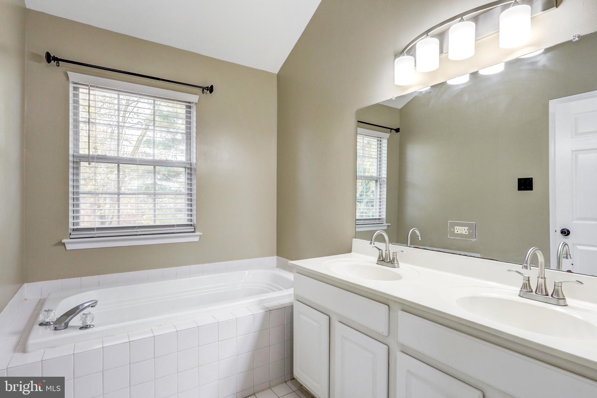 126 Huntingdon Ct #1804