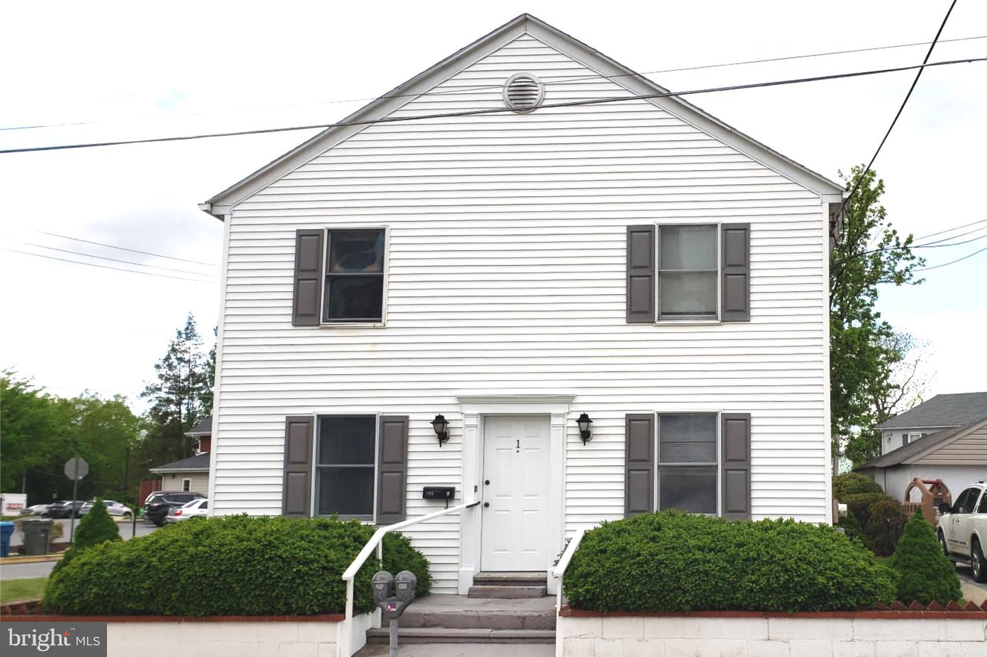 205 E Locust St #Apt 1