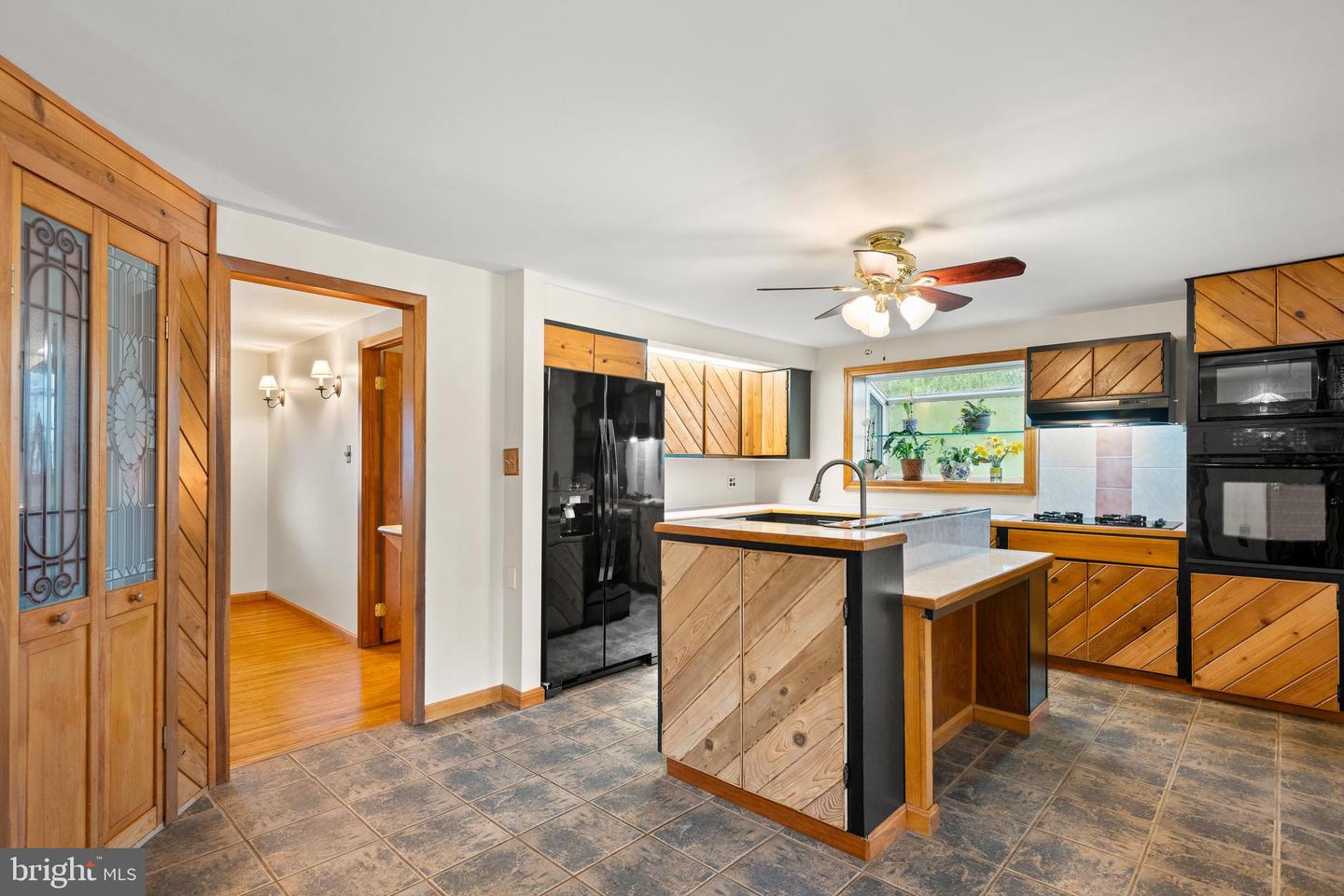 482 Douglas Dr