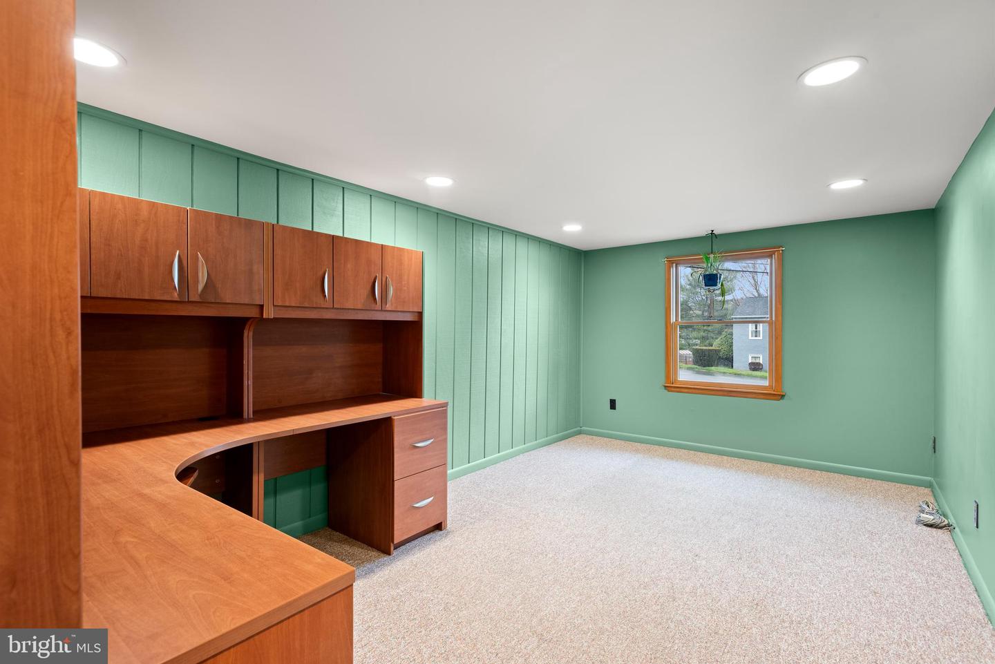 482 Douglas Dr