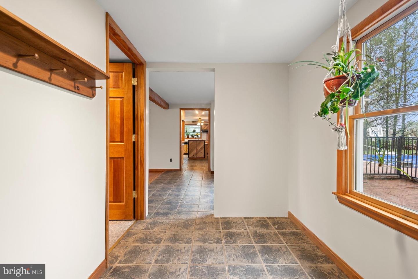 482 Douglas Dr