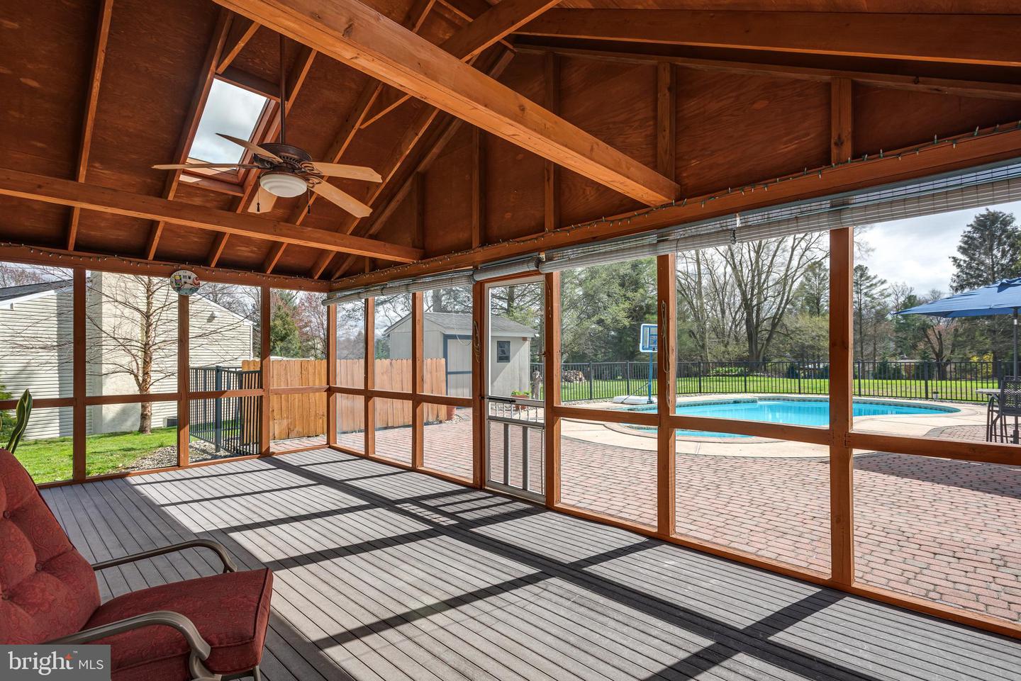482 Douglas Dr