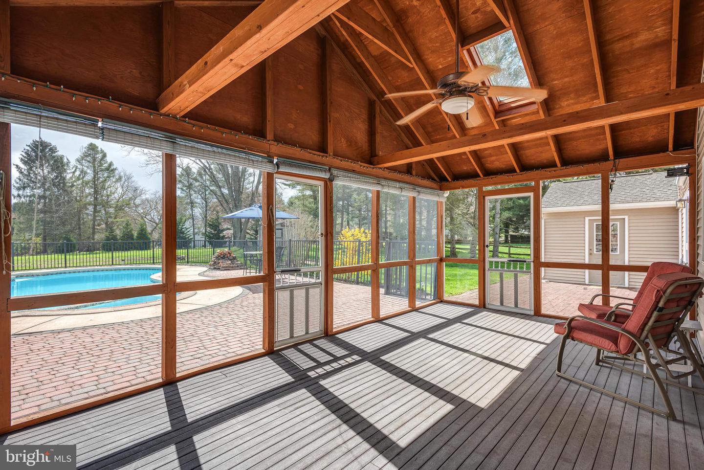 482 Douglas Dr