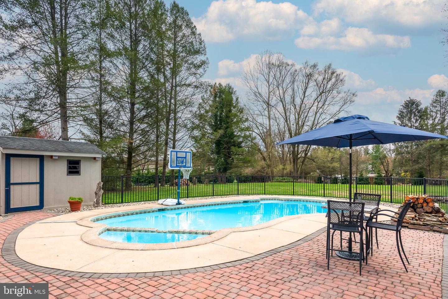 482 Douglas Dr