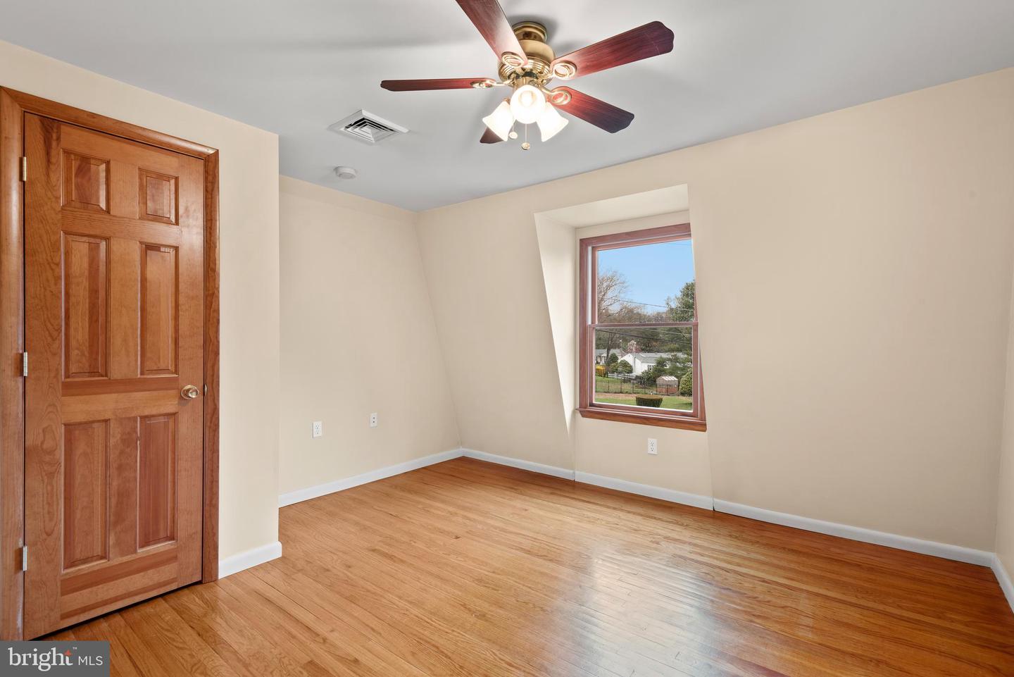 482 Douglas Dr