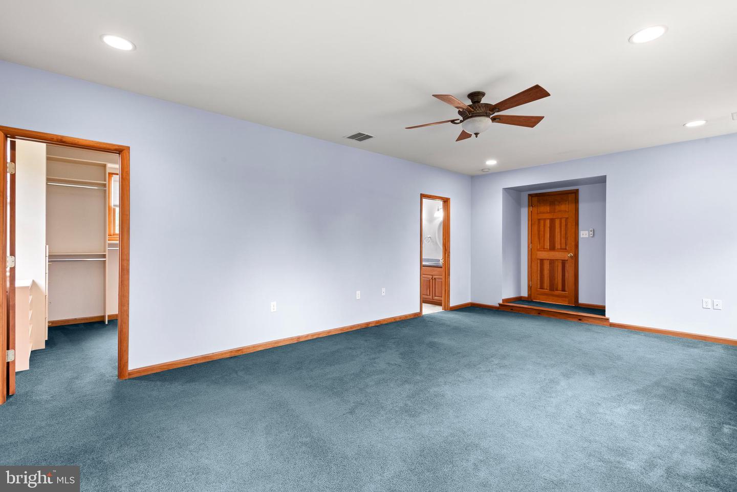 482 Douglas Dr