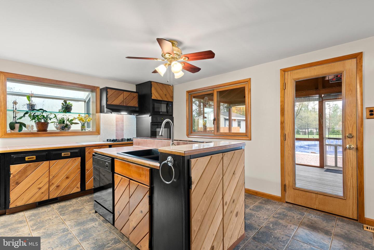 482 Douglas Dr