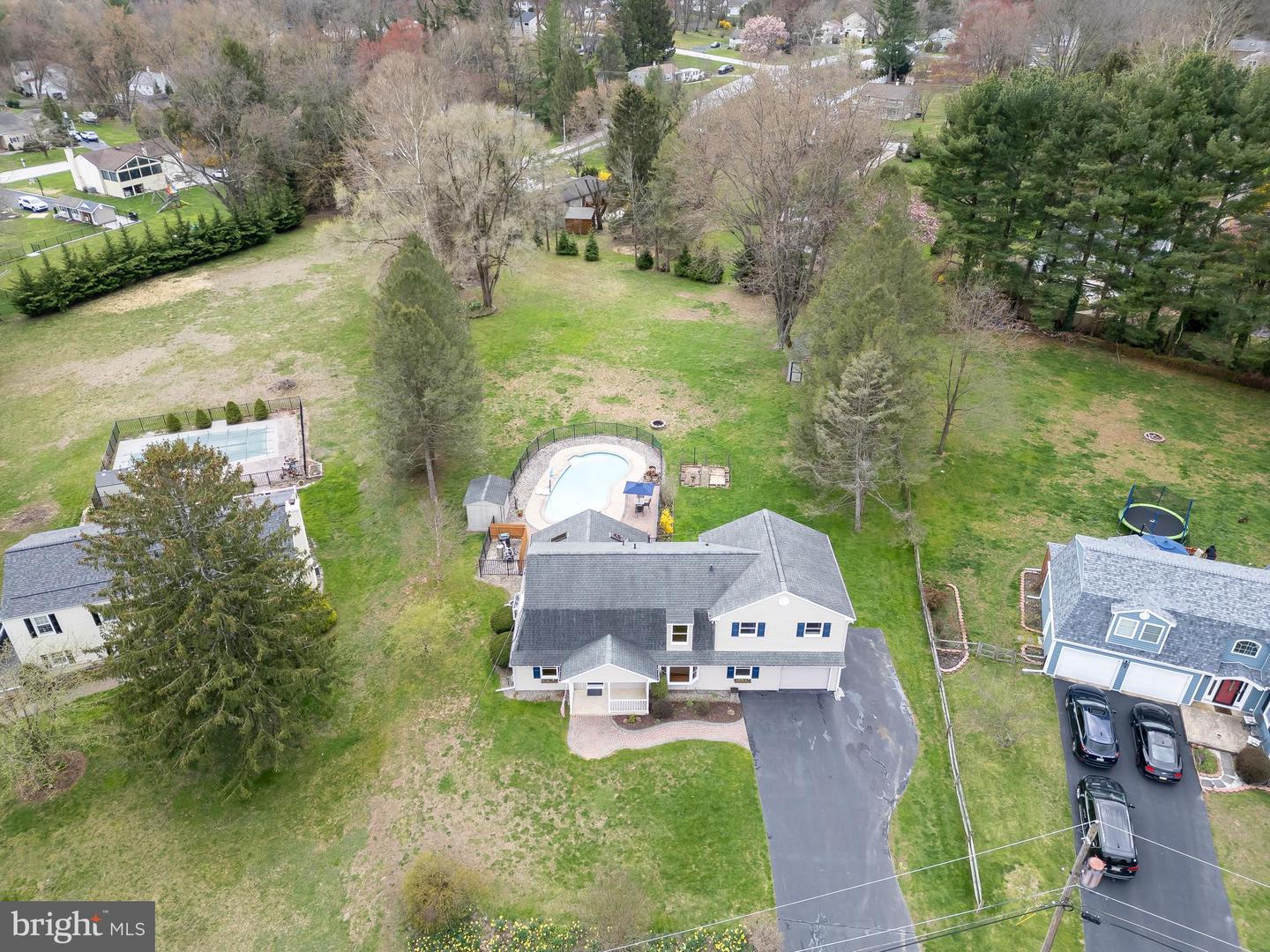 482 Douglas Dr