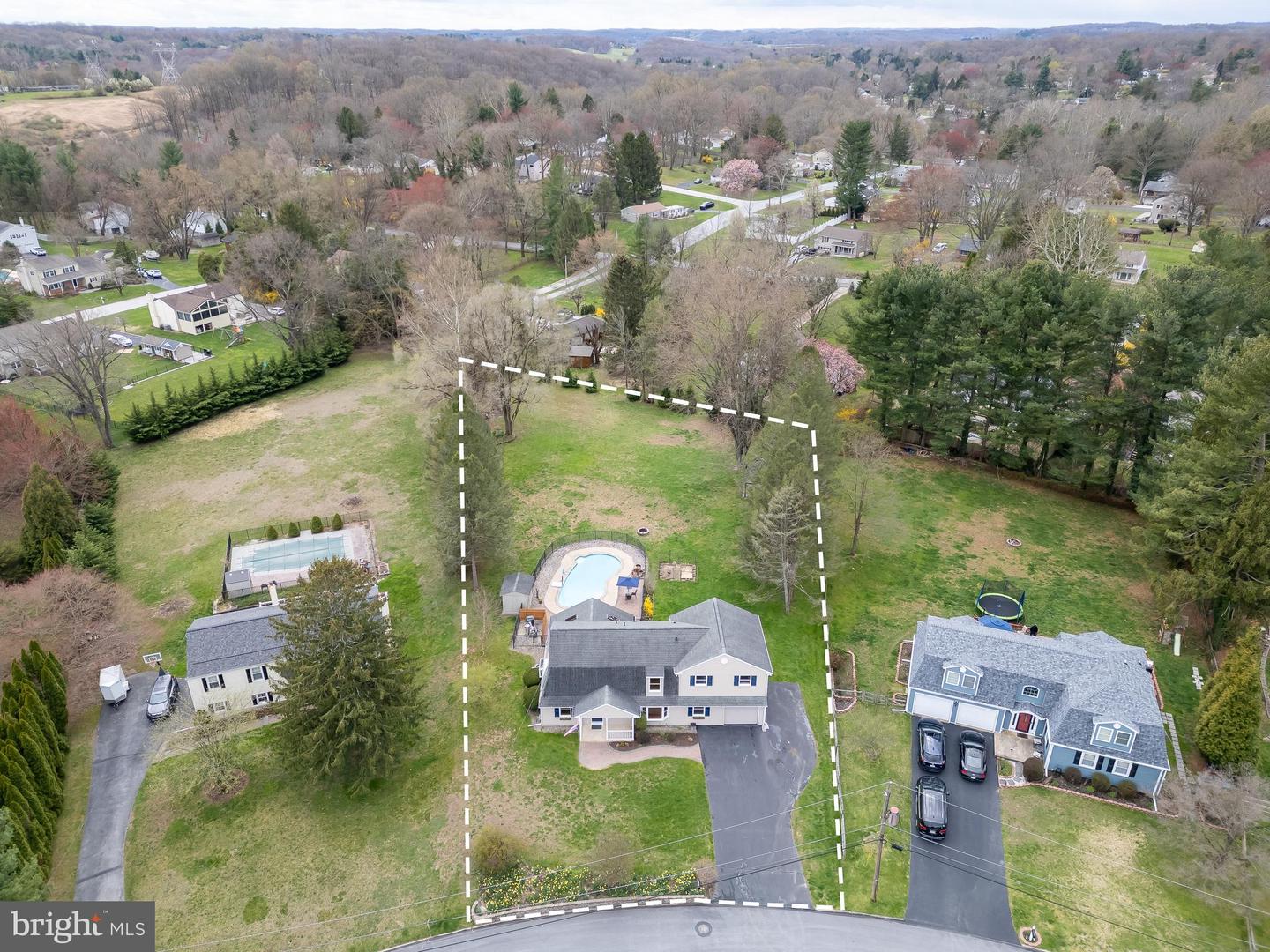 482 Douglas Dr