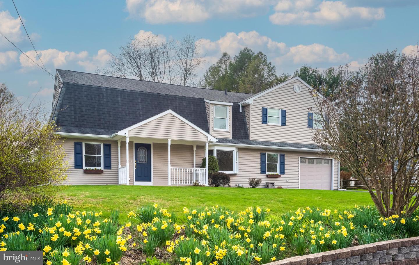 482 Douglas Dr