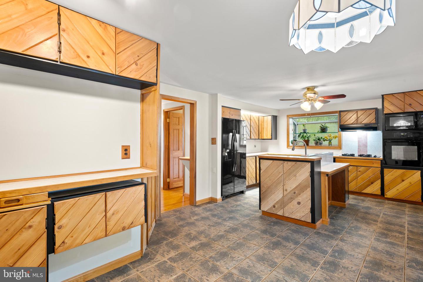 482 Douglas Dr