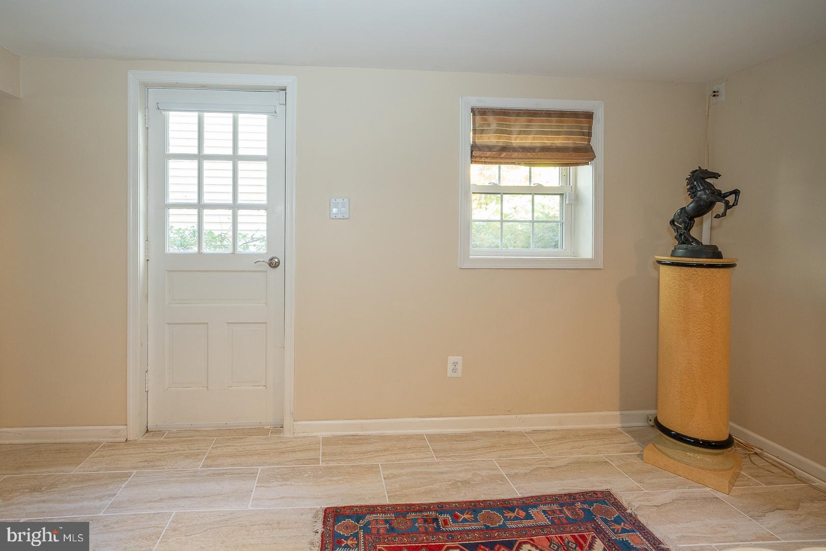 36 Laurel Cir
