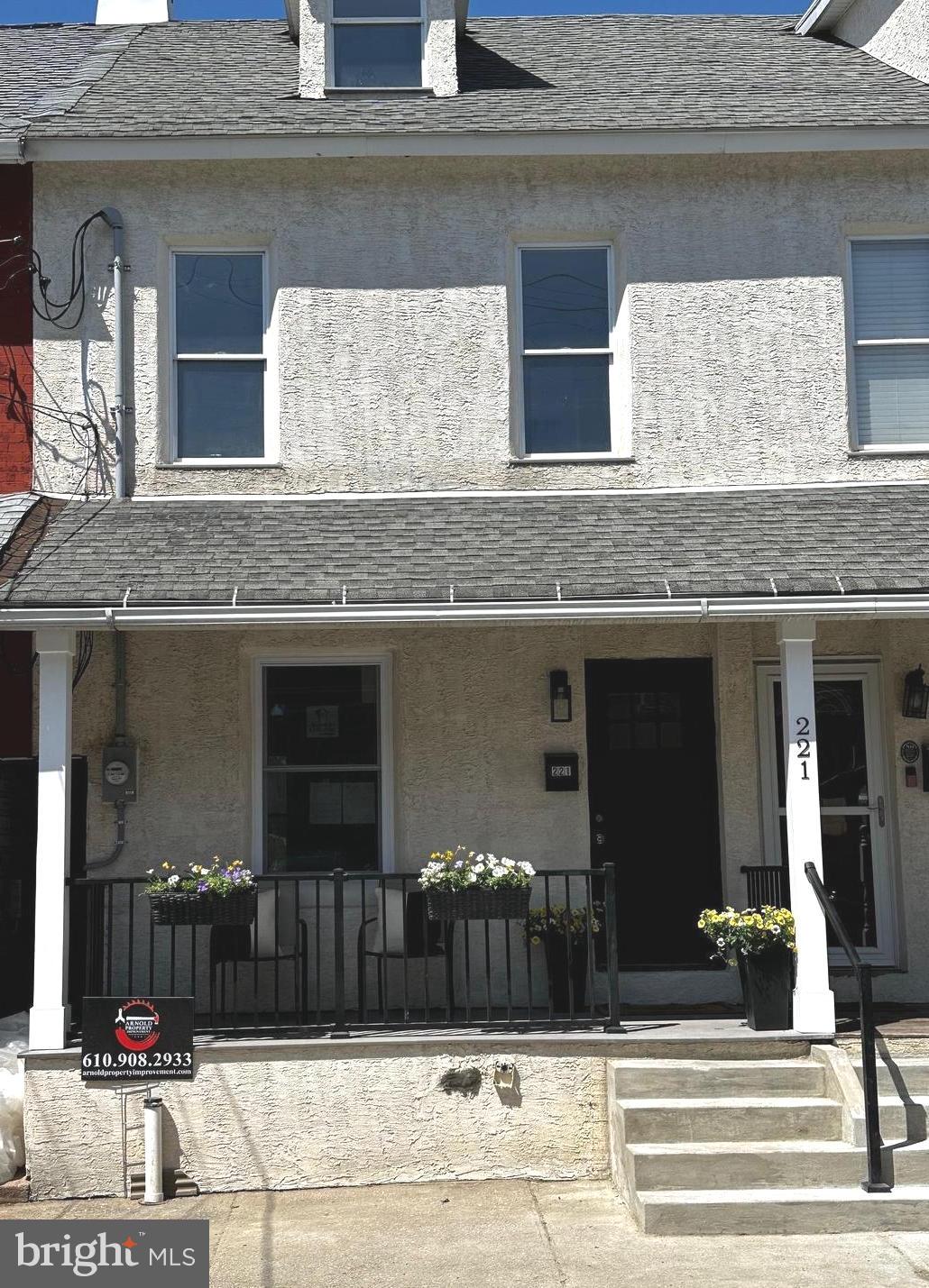 221 Walnut St