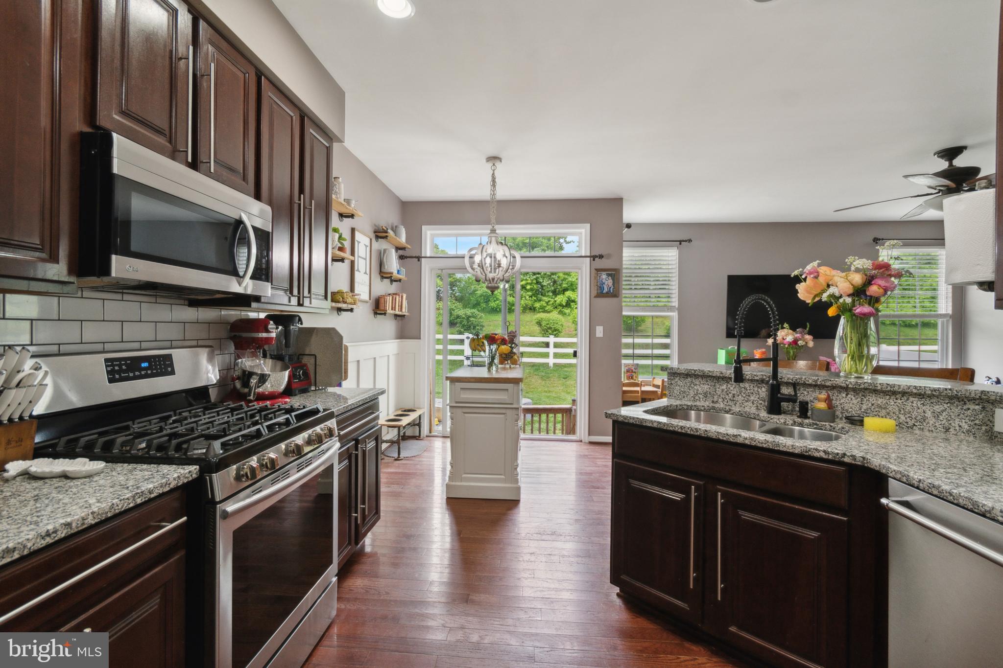 204 S SAVANNA DR