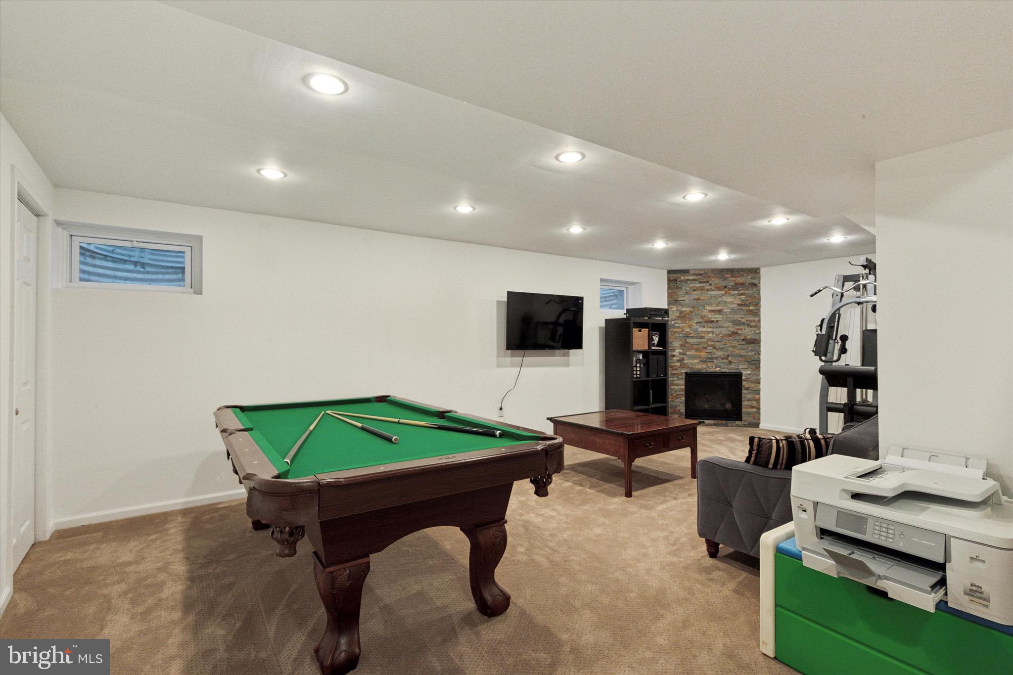 63 Holly Ln