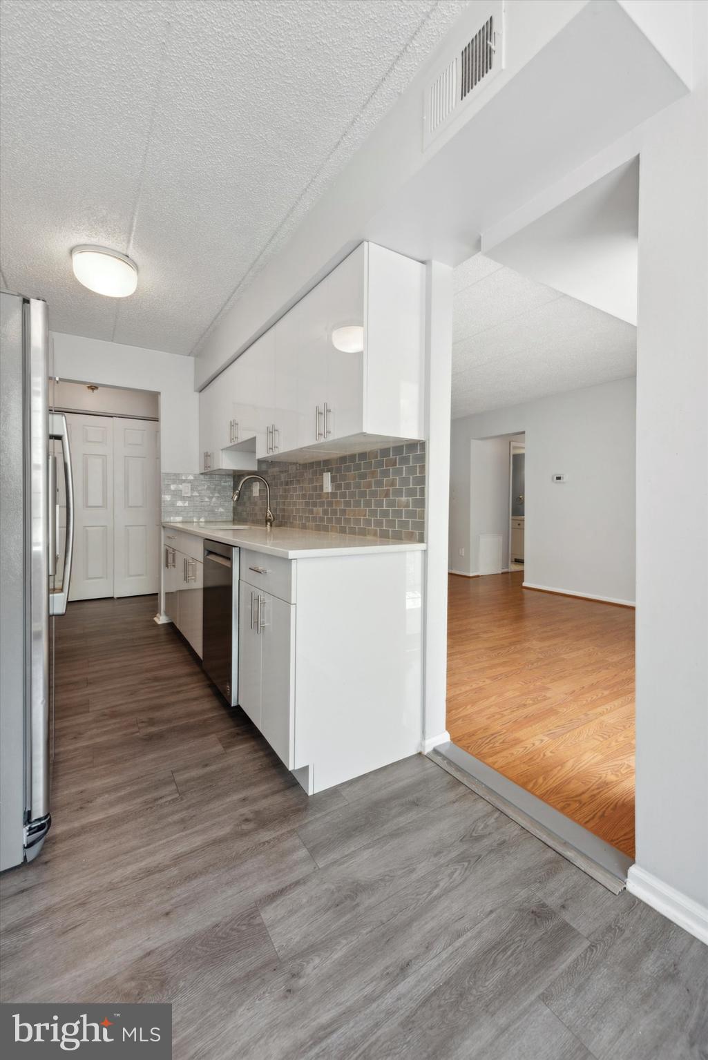 323 Washington Pl 23