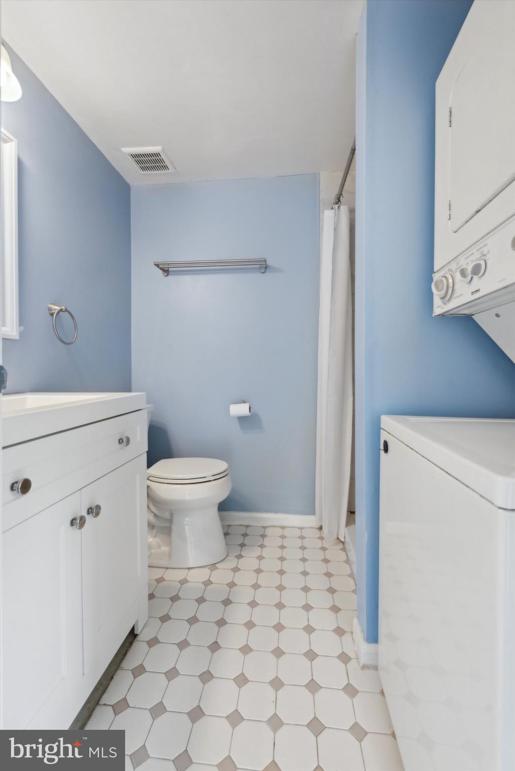 323 Washington Pl 23