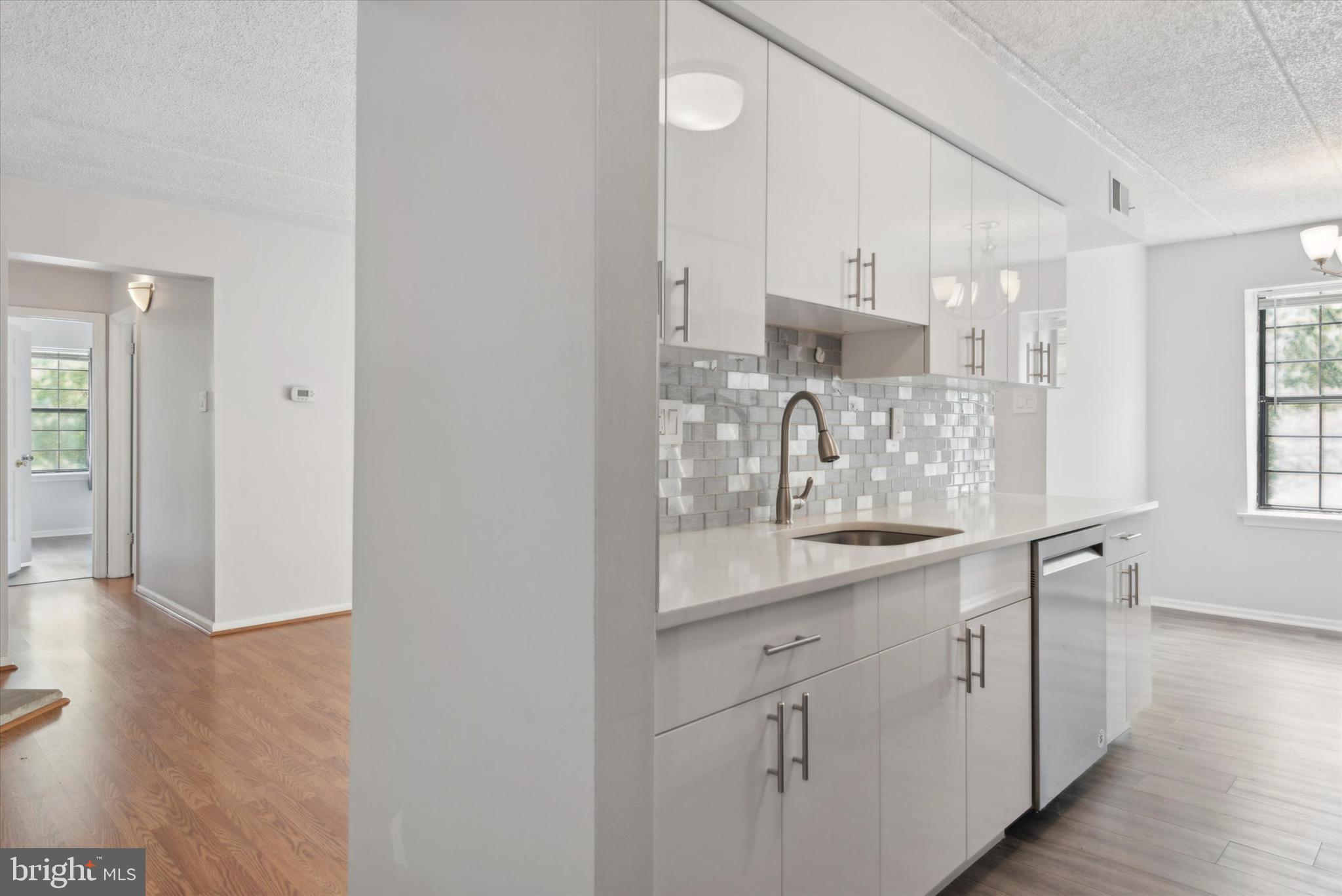 323 Washington Pl 23