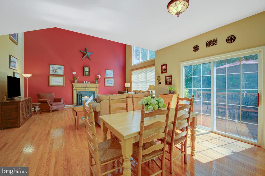 903 Livingston Dr