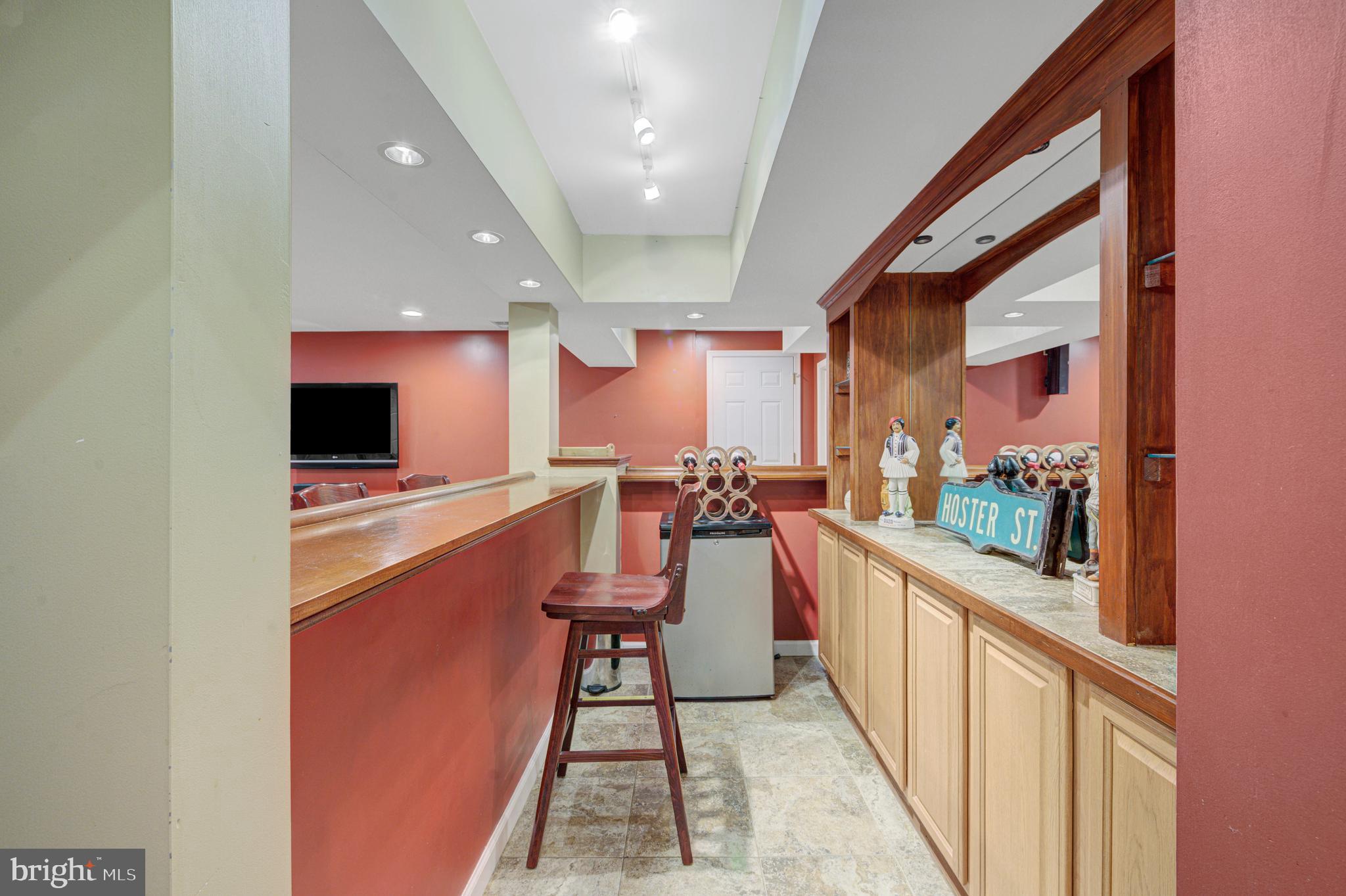 903 Livingston Dr