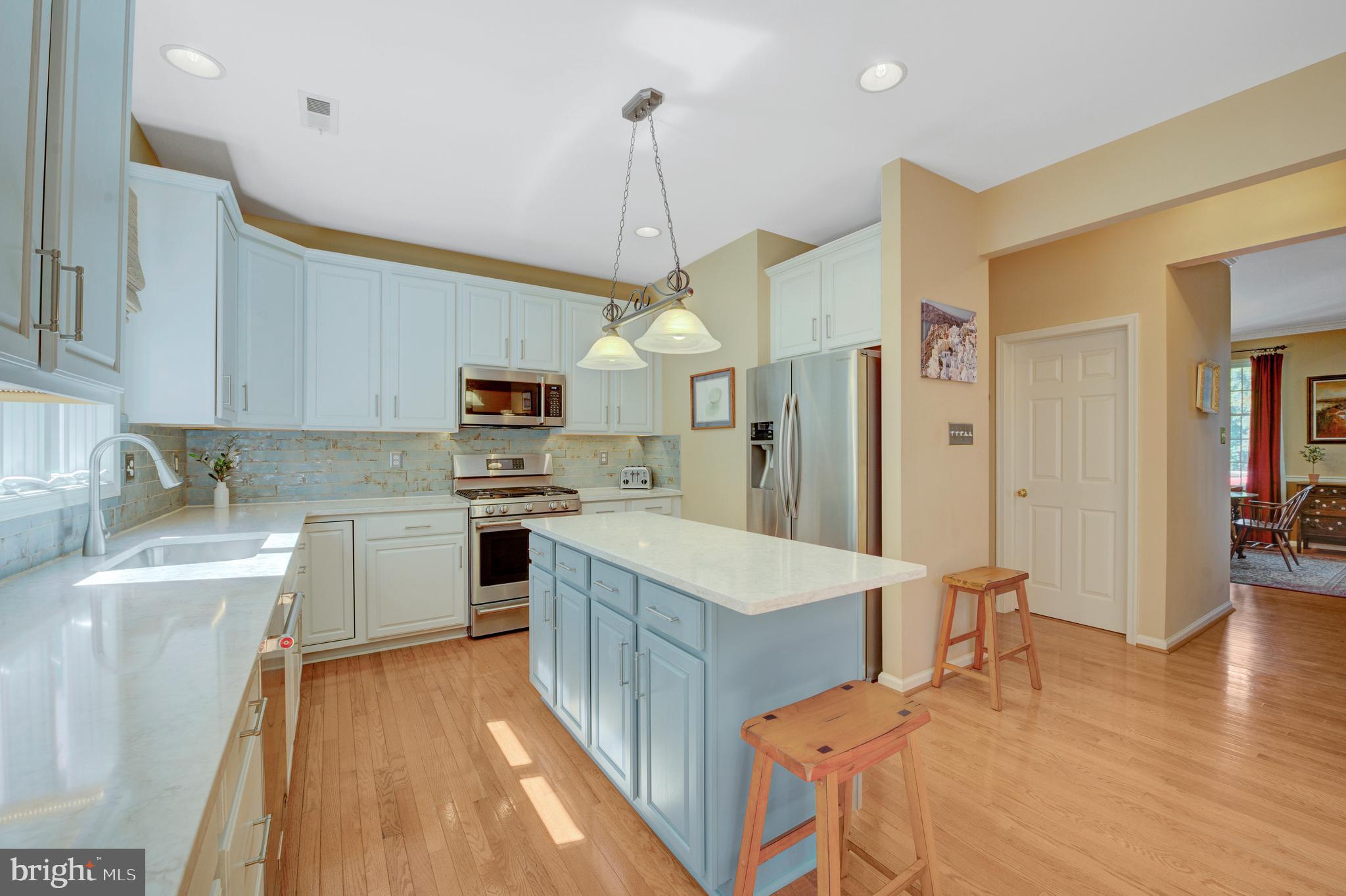 903 Livingston Dr