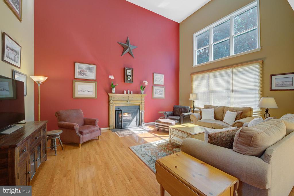 903 Livingston Dr