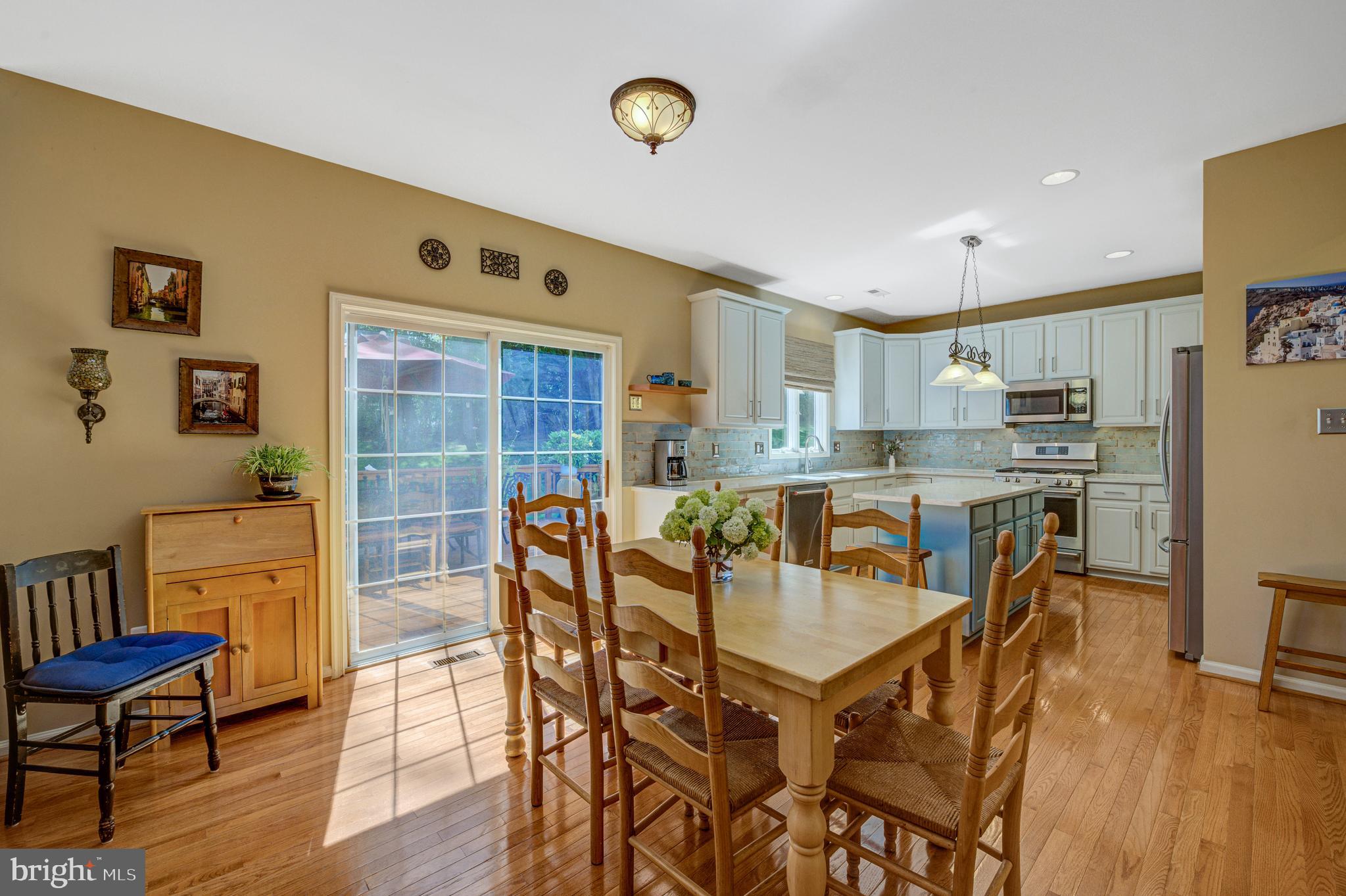 903 Livingston Dr