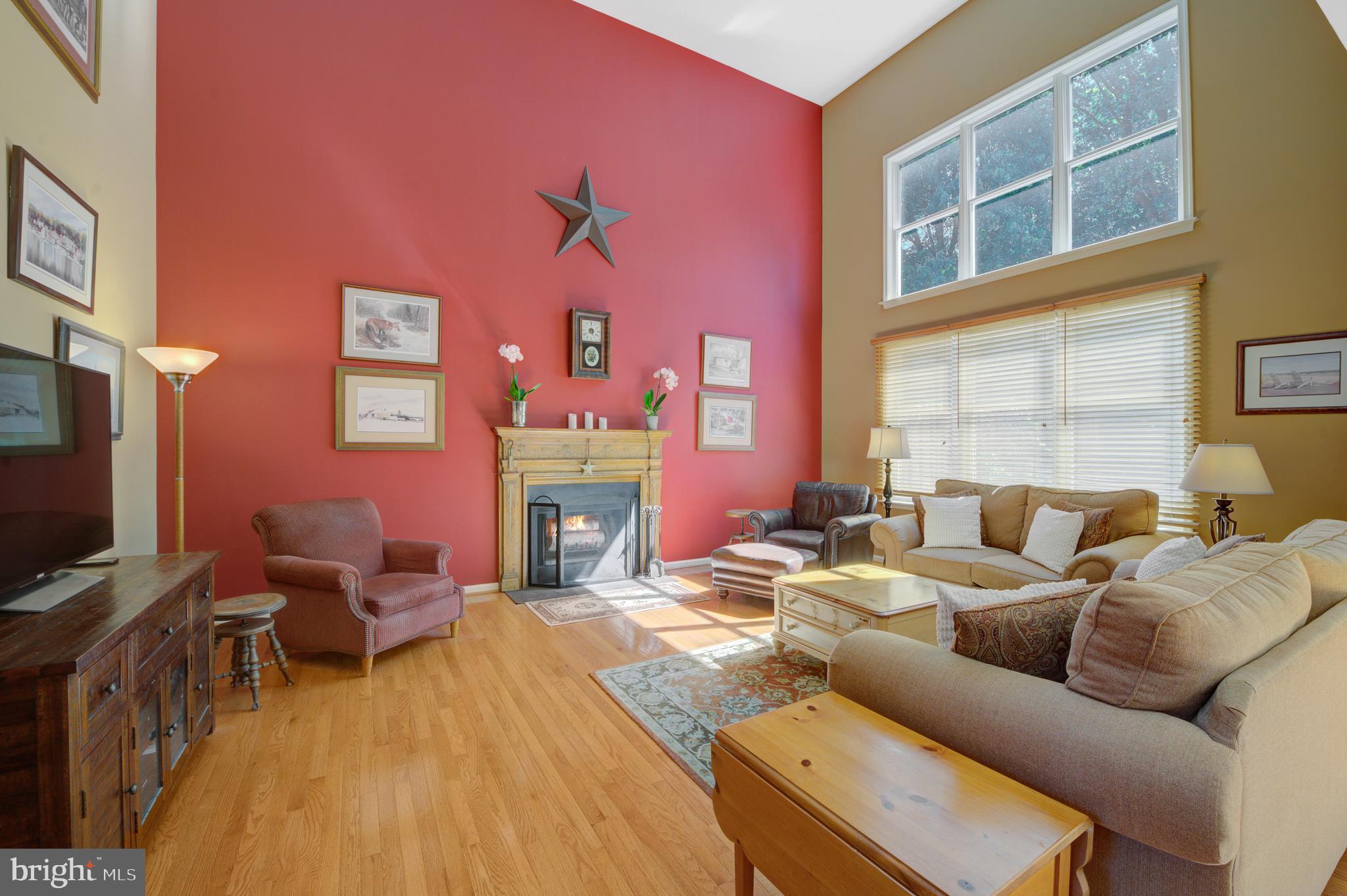 903 Livingston Dr