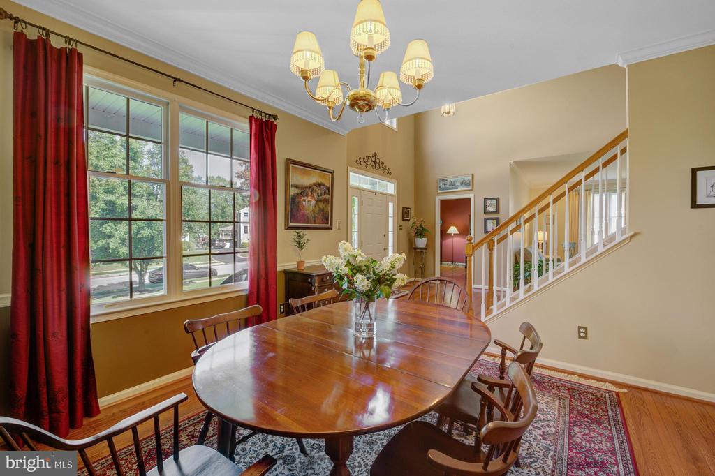 903 Livingston Dr