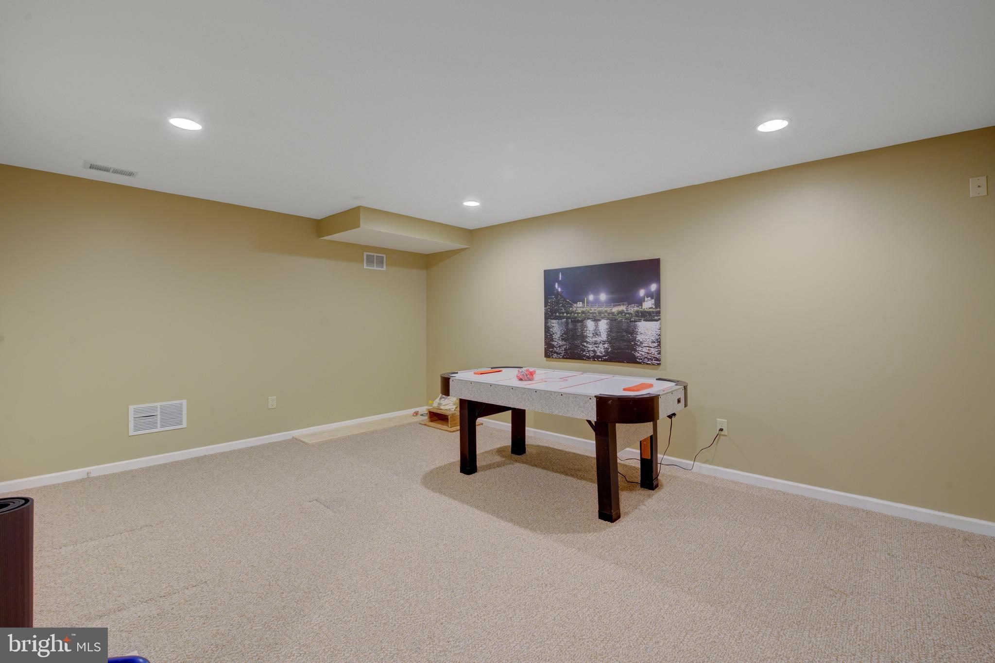 903 Livingston Dr