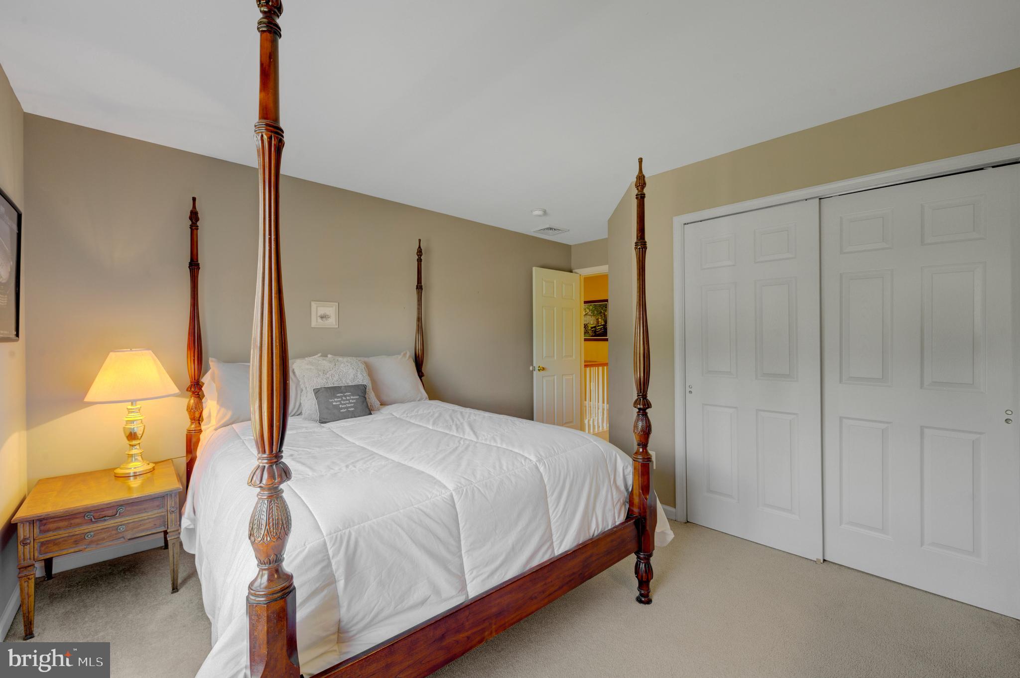 903 Livingston Dr
