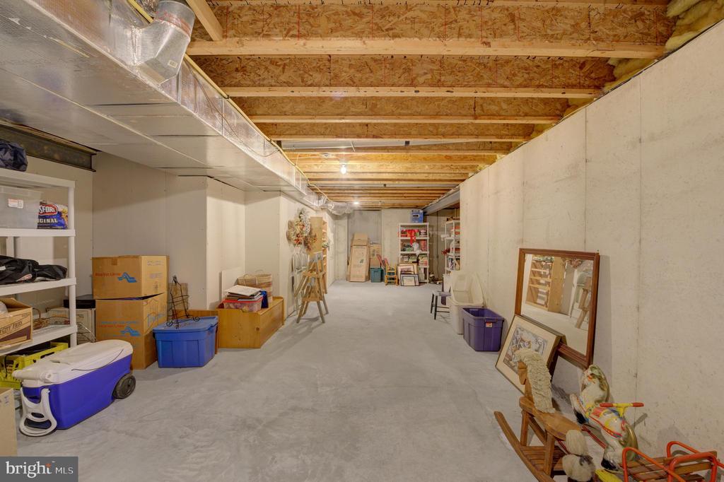 903 Livingston Dr