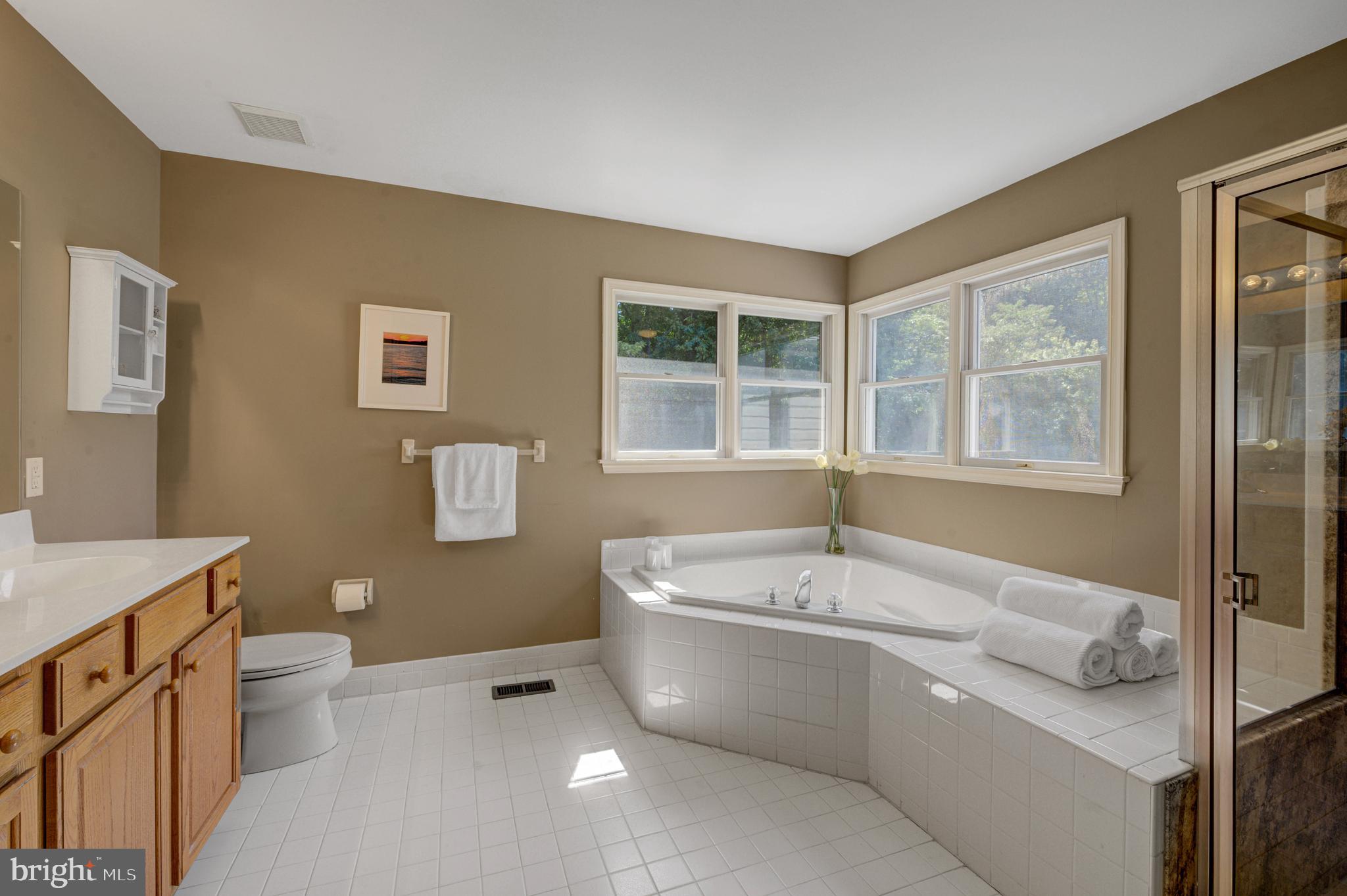 903 Livingston Dr