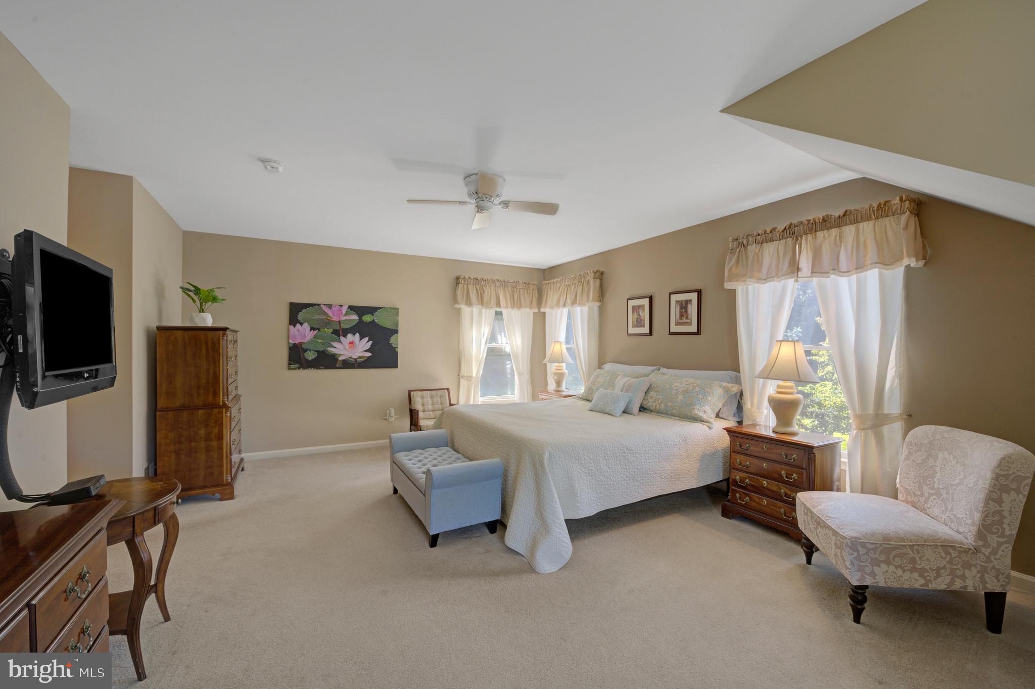 903 Livingston Dr
