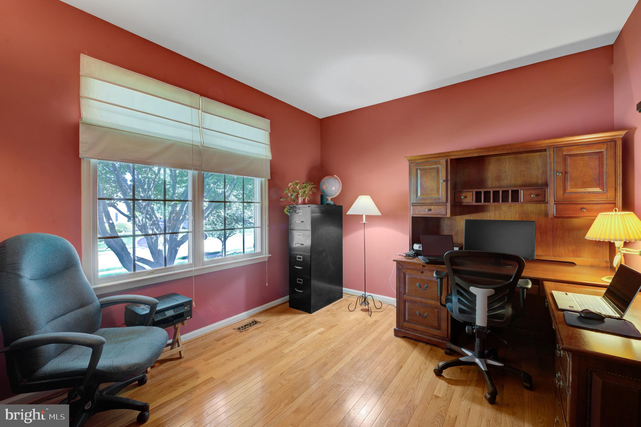 903 Livingston Dr