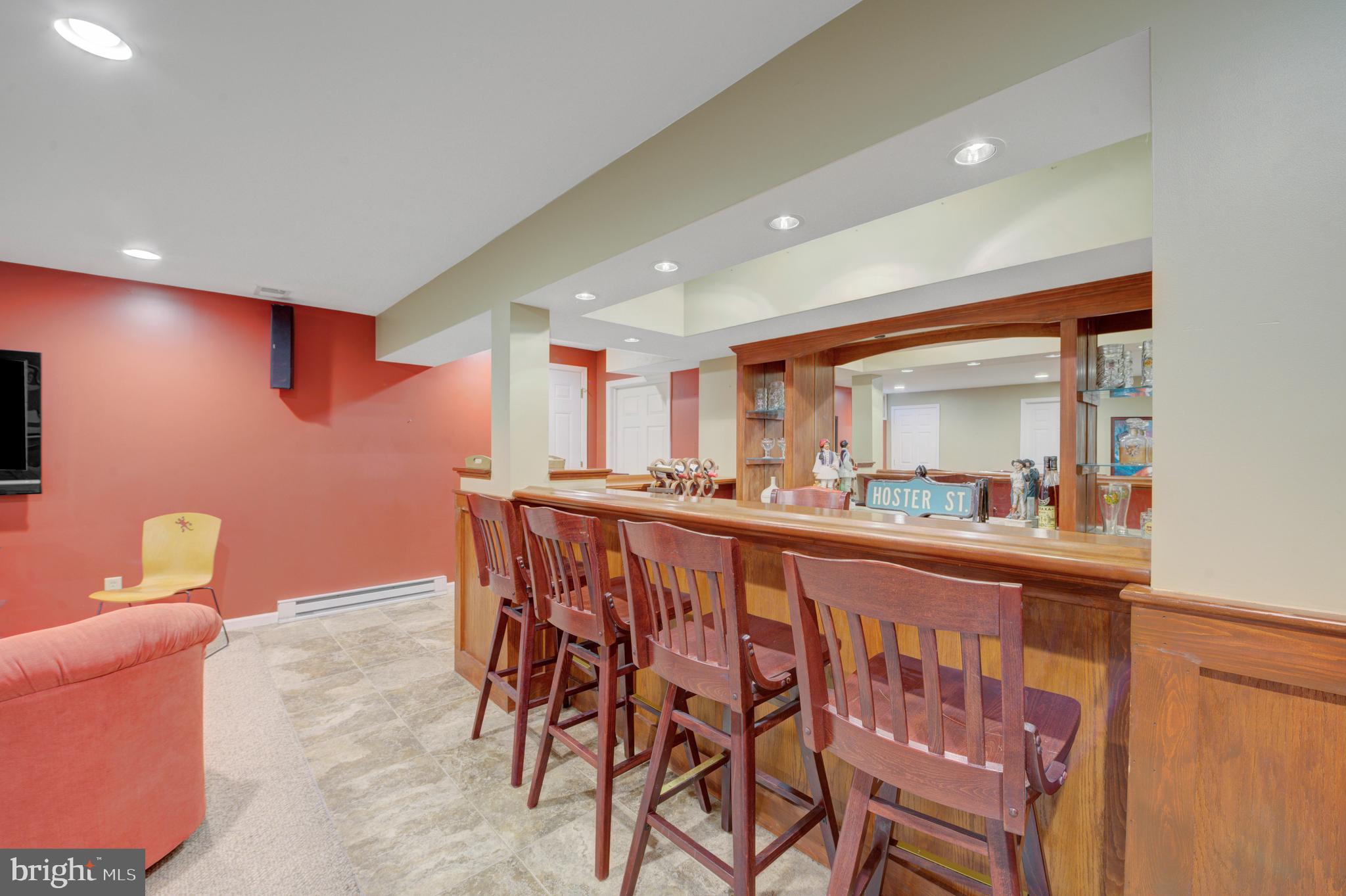 903 Livingston Dr