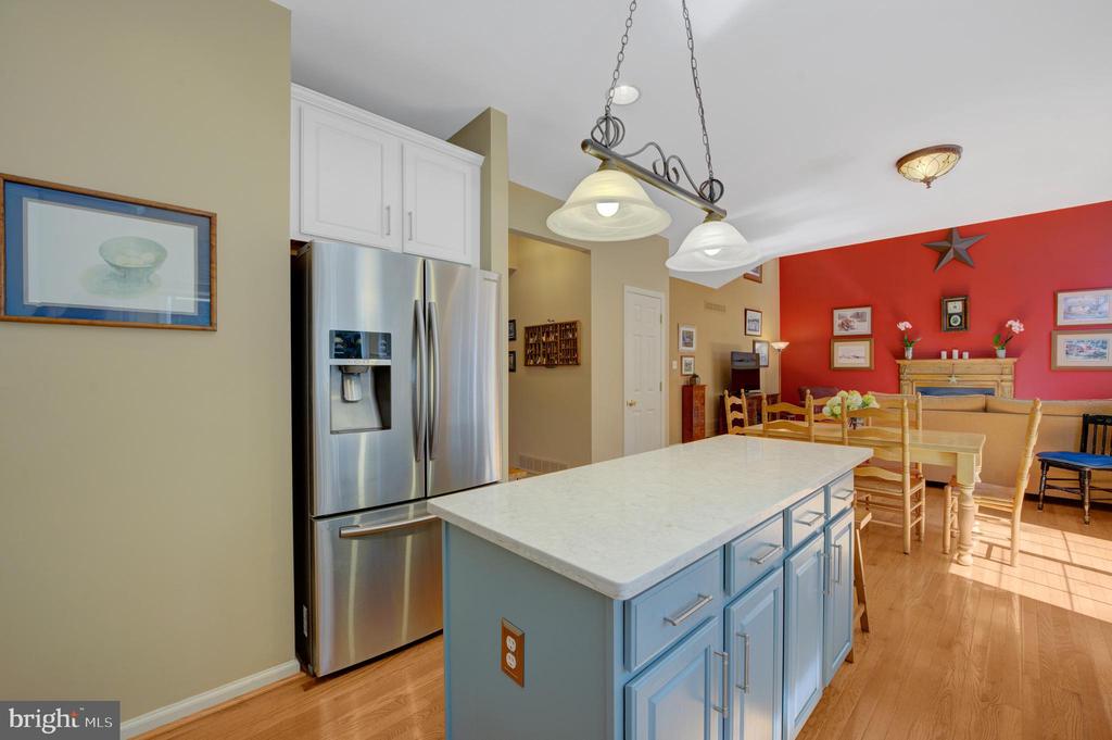 903 Livingston Dr