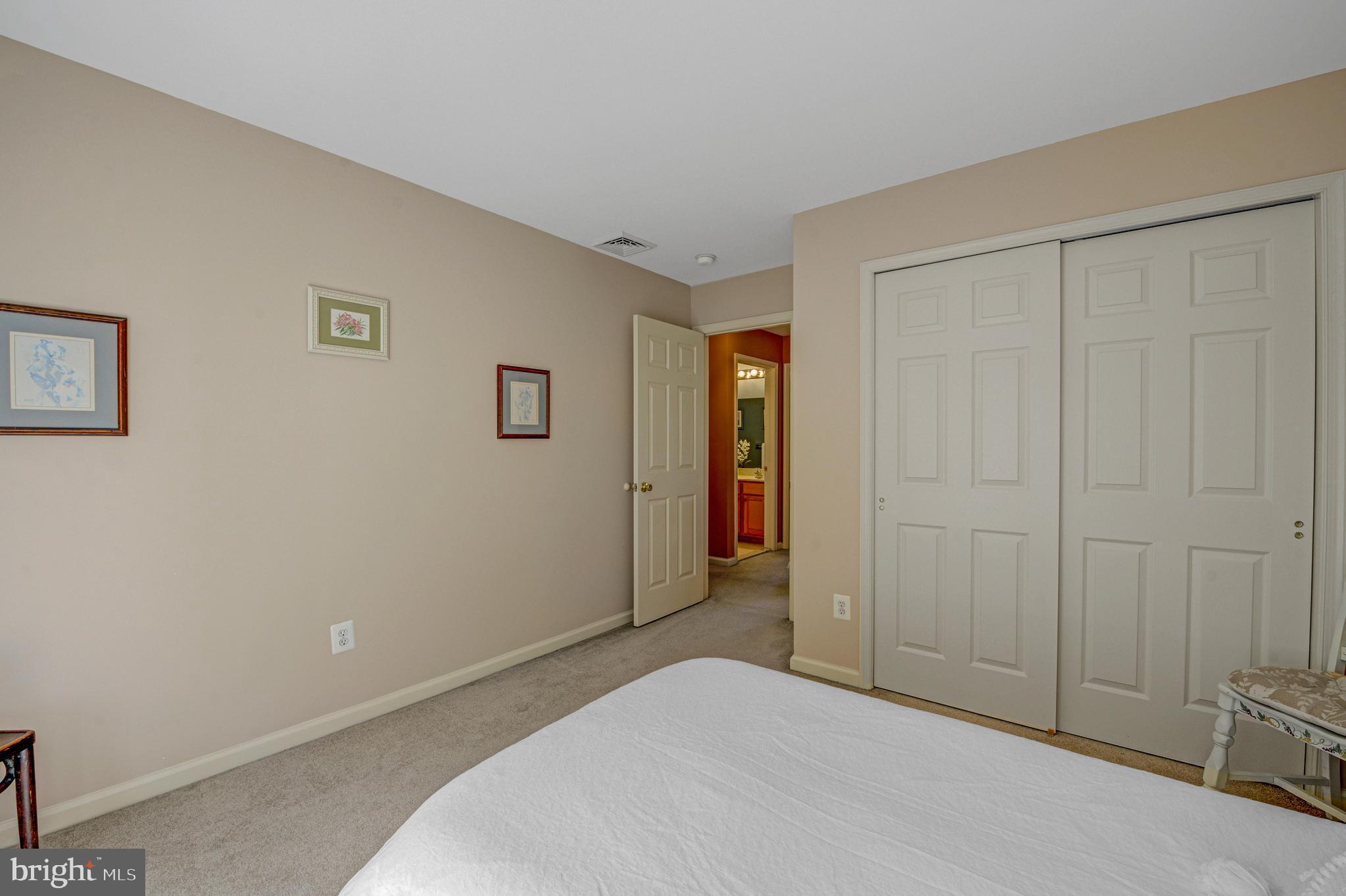 903 Livingston Dr