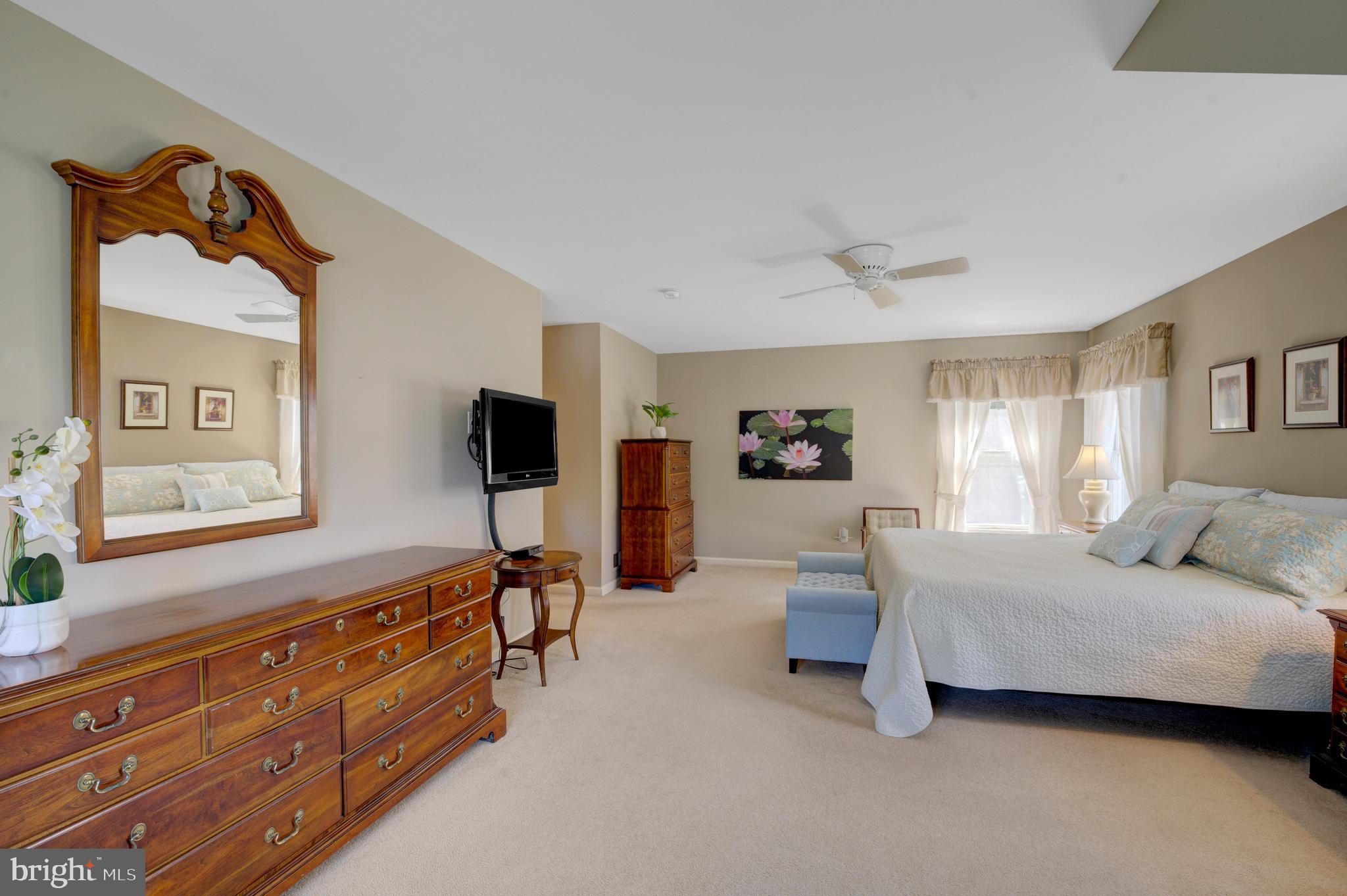 903 Livingston Dr