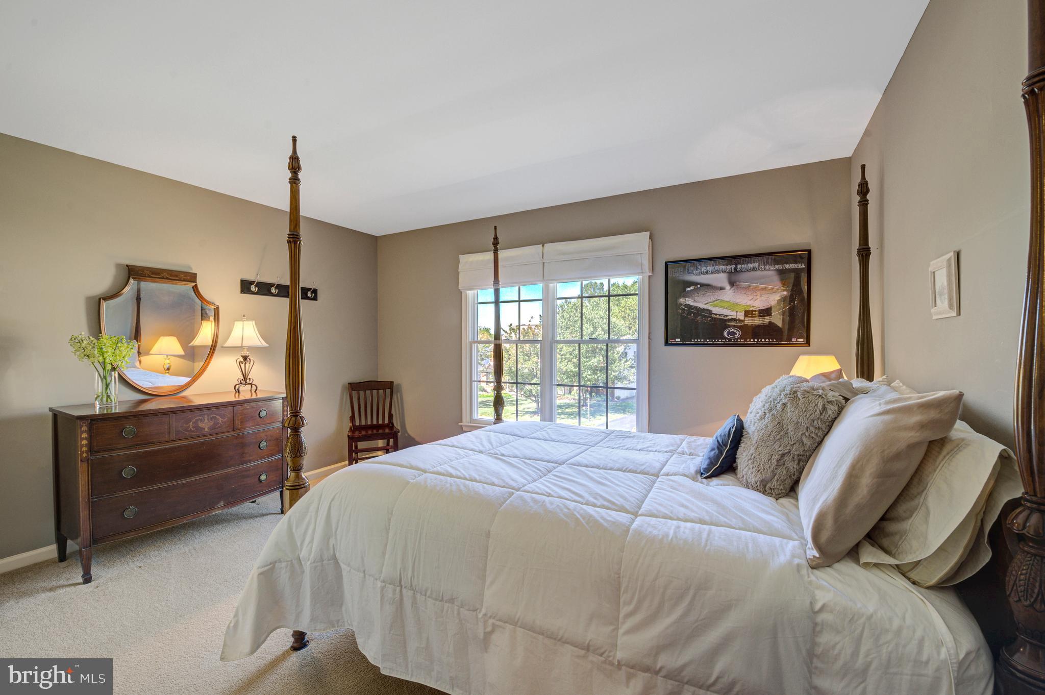 903 Livingston Dr