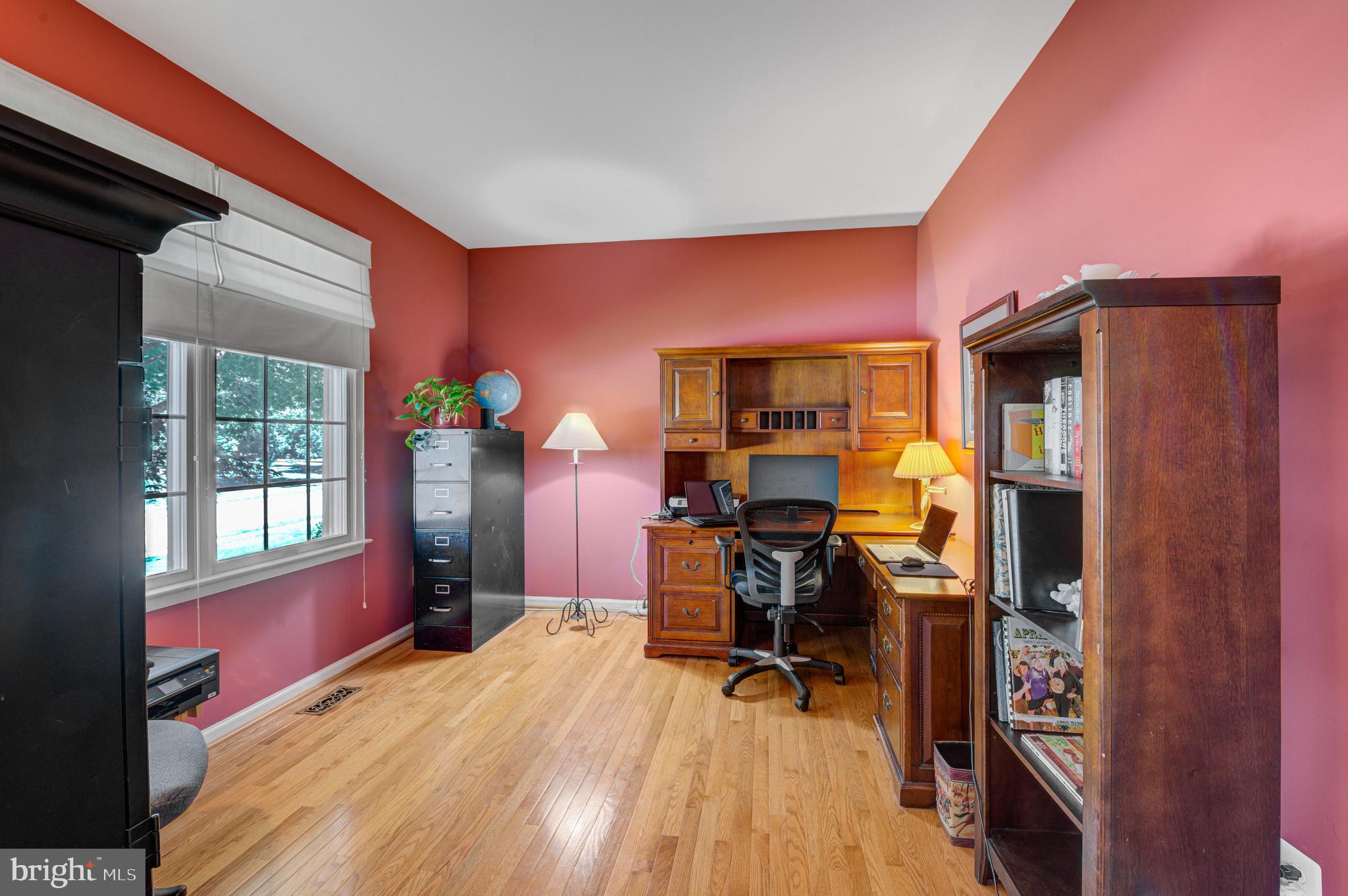 903 Livingston Dr