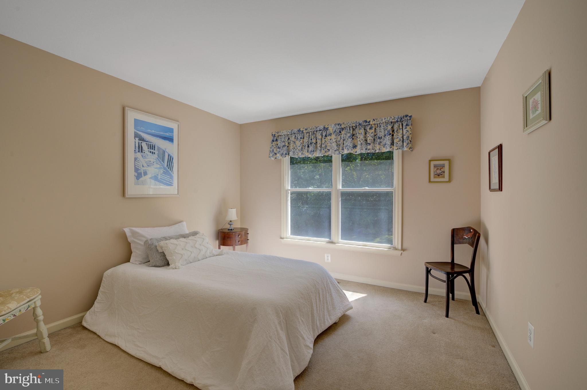 903 Livingston Dr